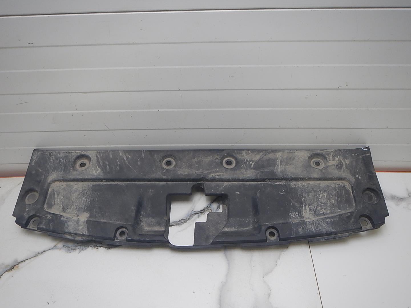 Кожух замка капота