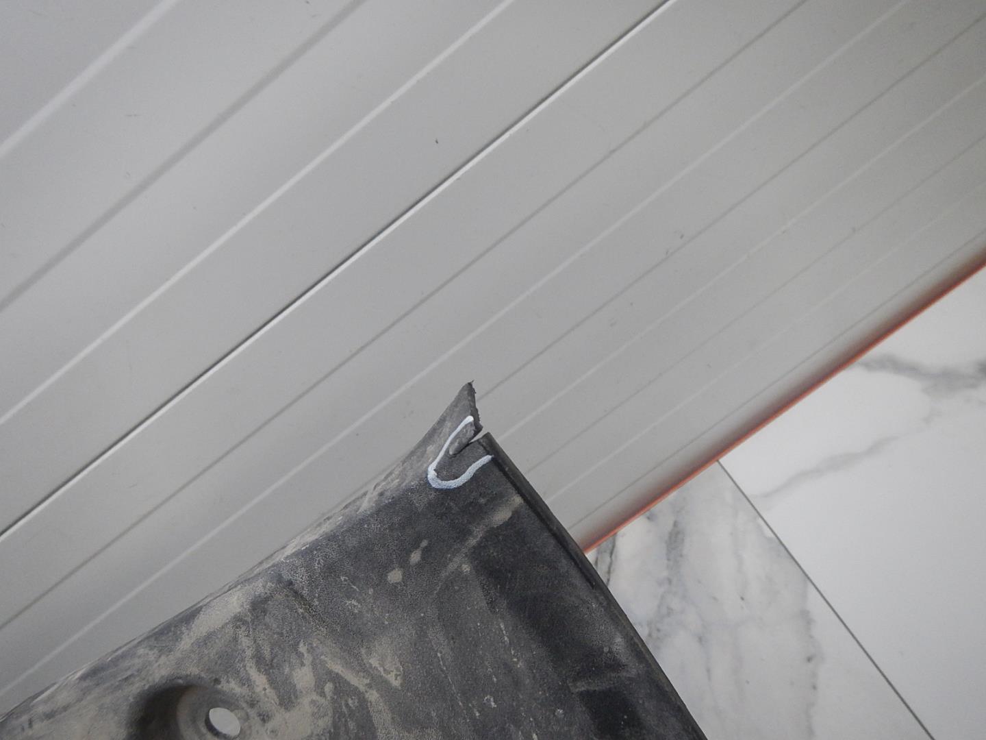 Кожух замка капота