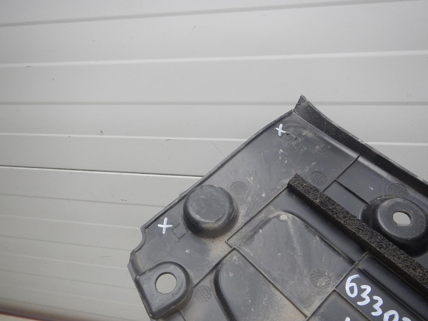 Кожух замка капота