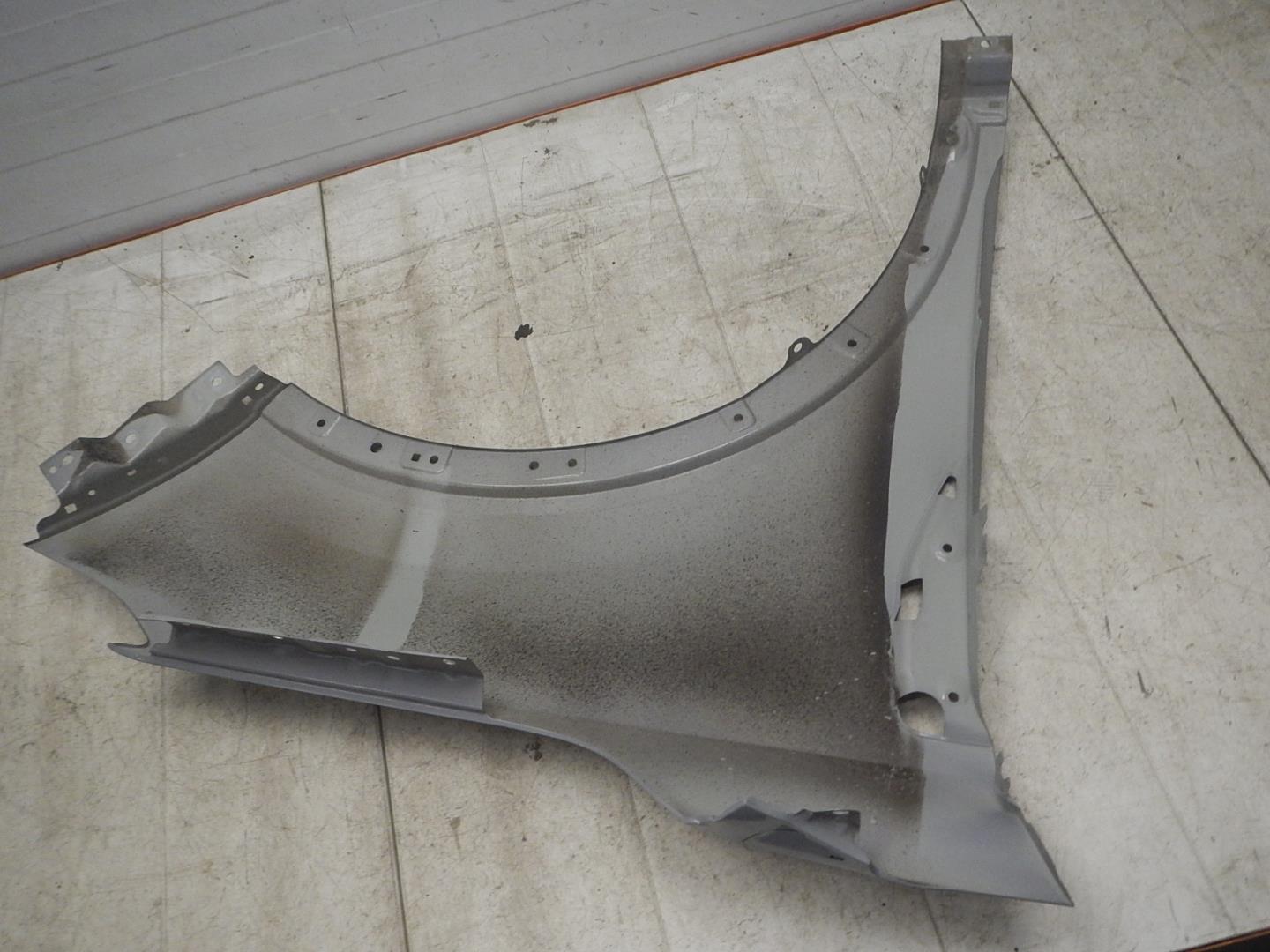 Крыло переднее левое