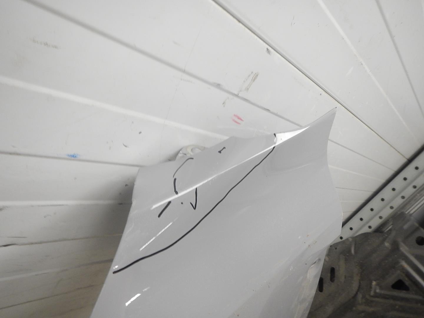 Крыло переднее левое