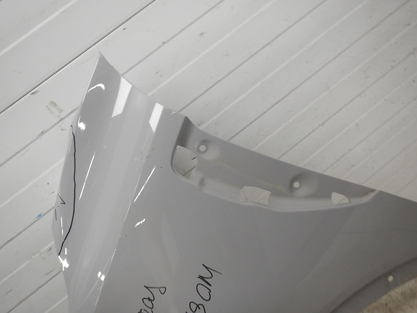 Крыло переднее левое