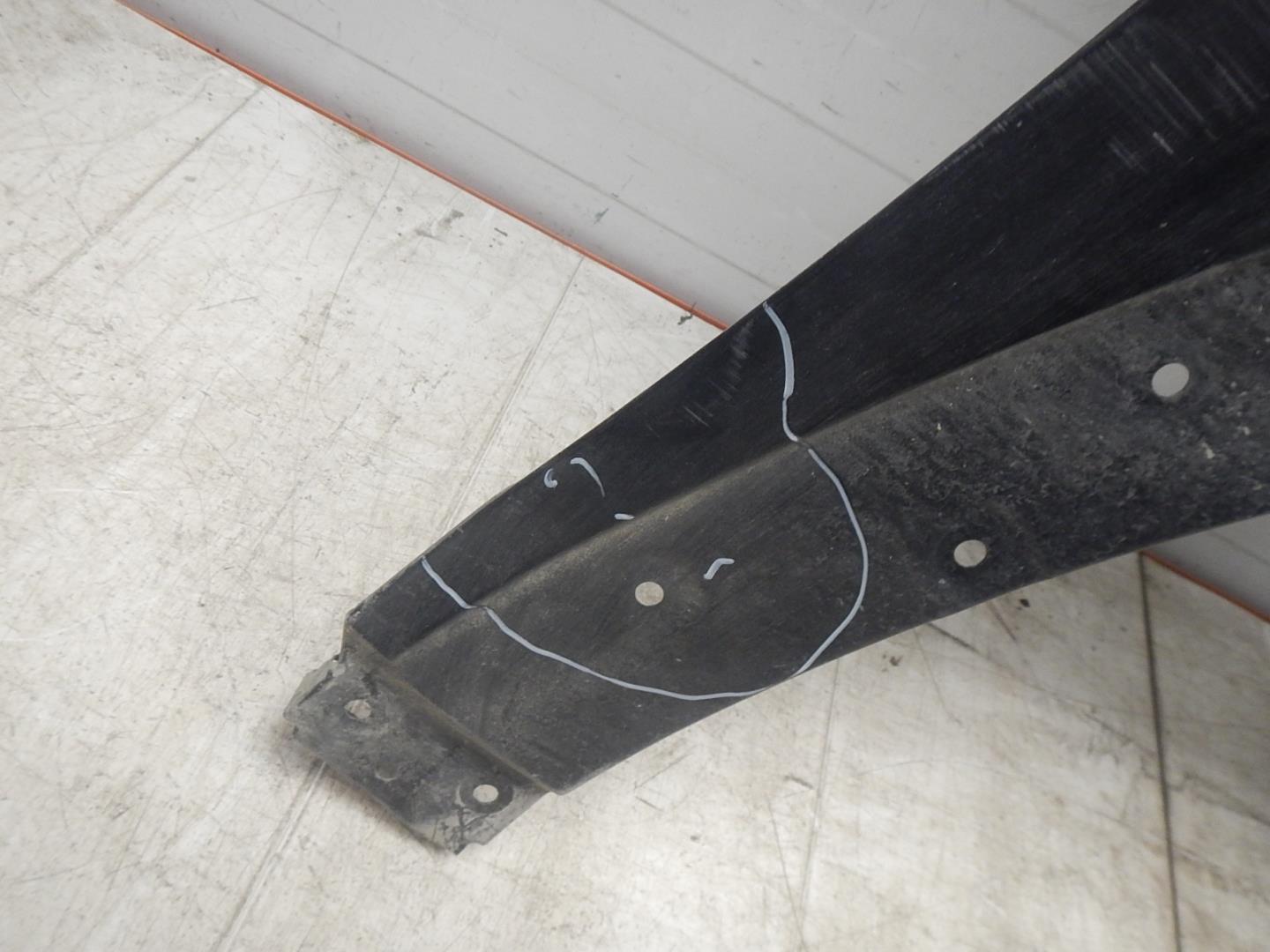 Крыло переднее правое