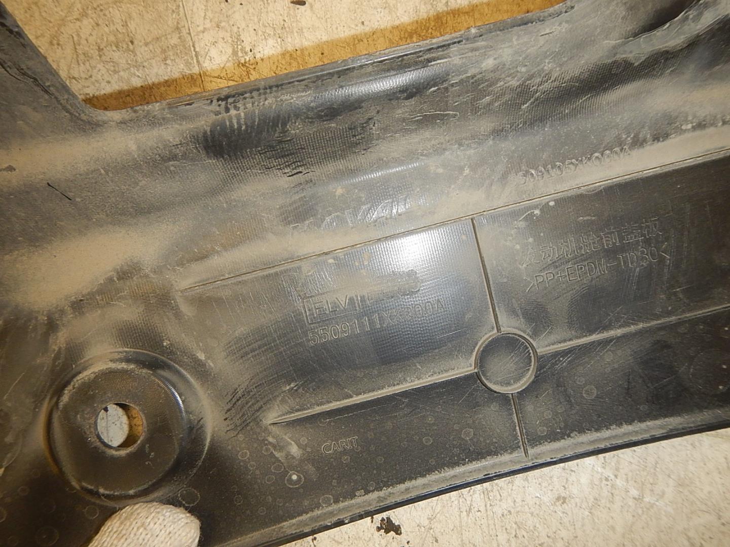 Кожух замка капота