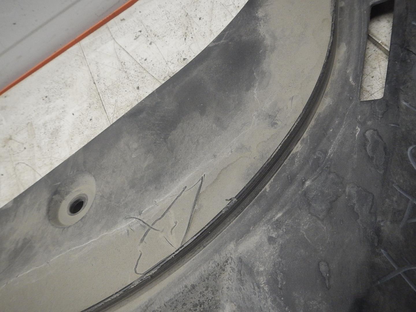 Кожух замка капота