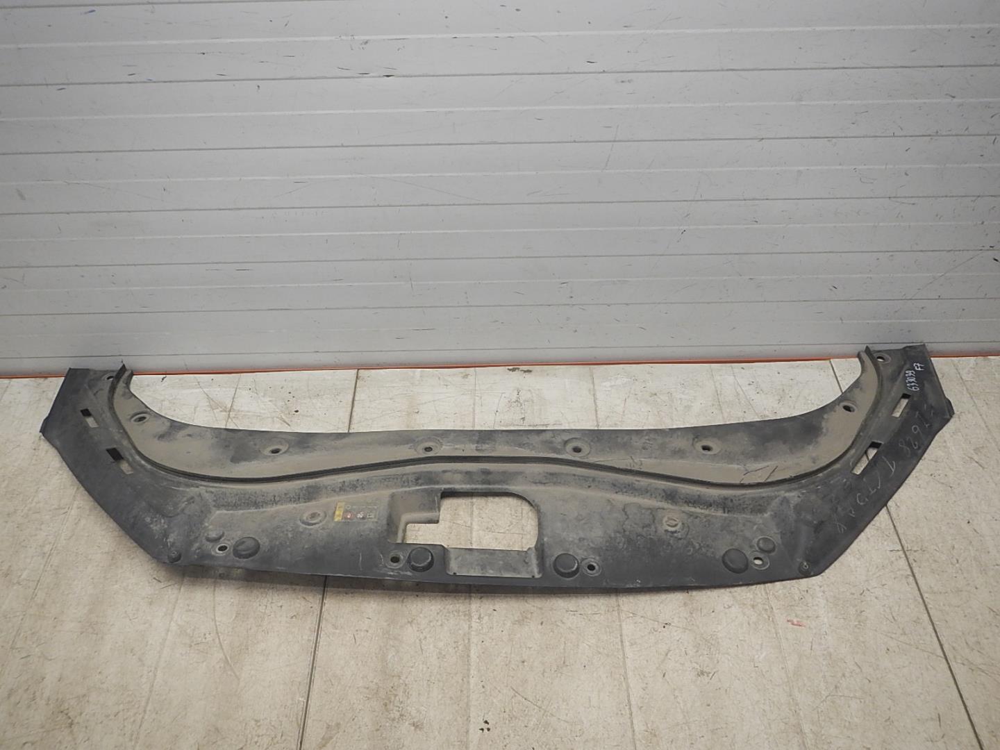 Кожух замка капота