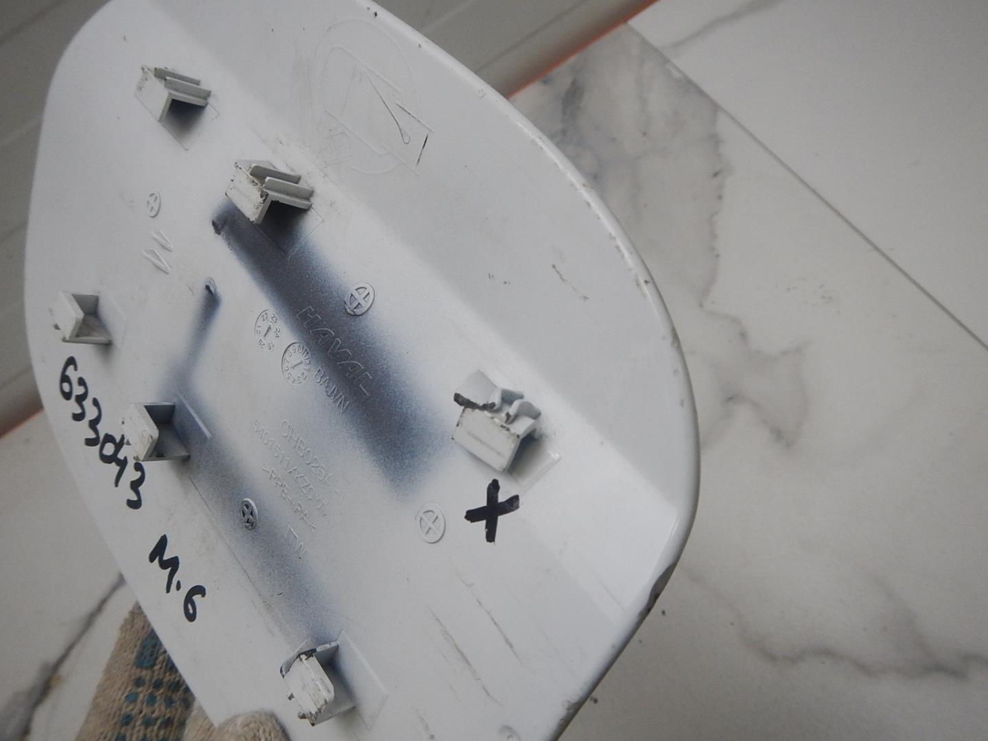 Лючок бензобака