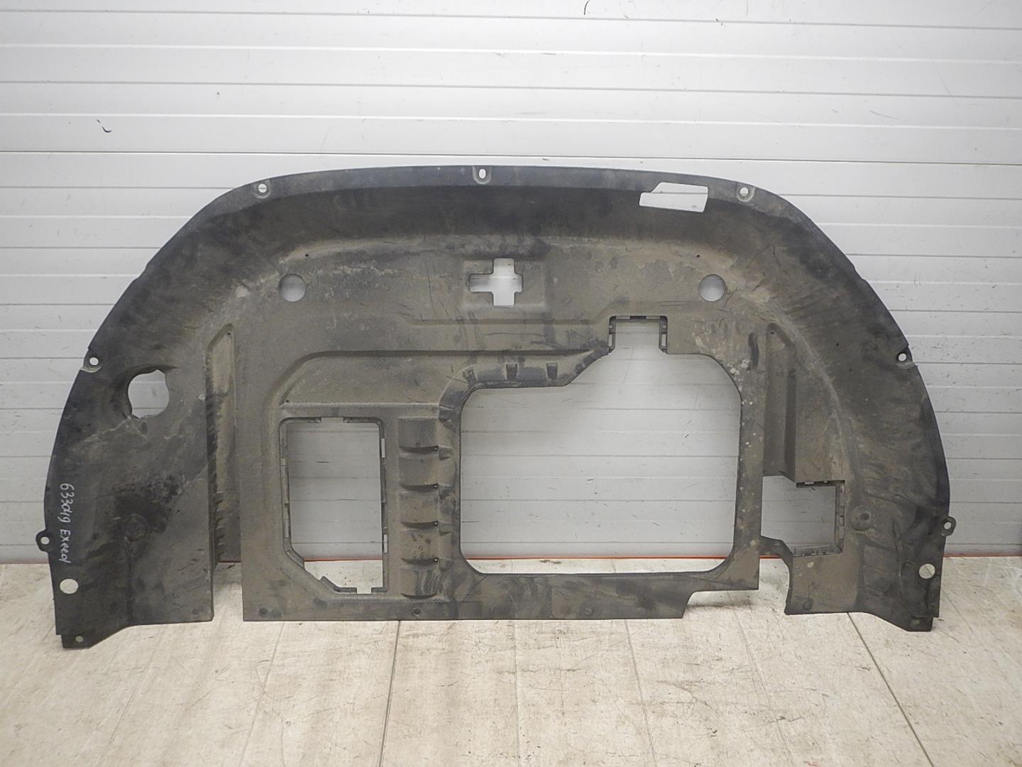 Кожух замка капота