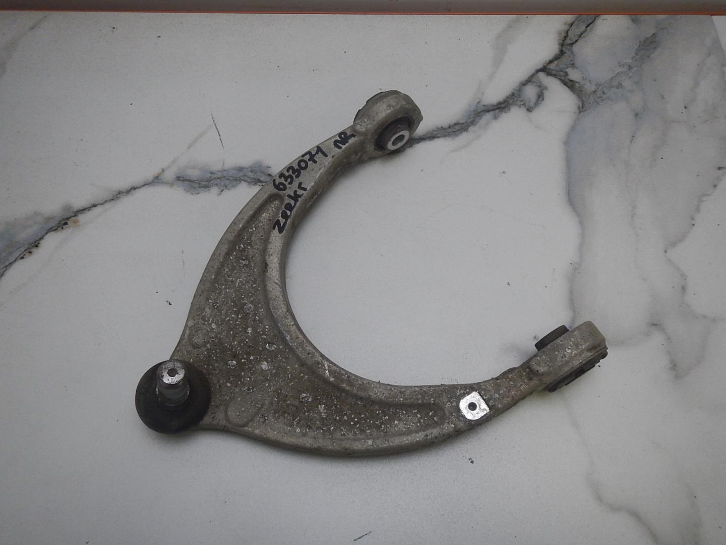 Рычаг передний верхний правый