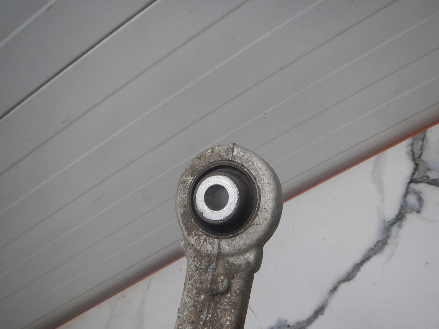 Рычаг передний верхний правый