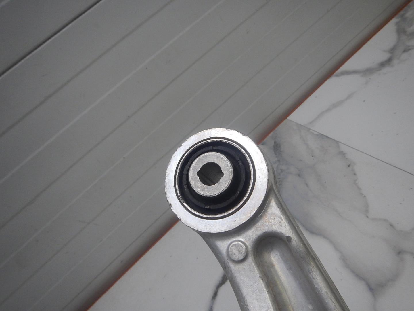 Рычаг задний верхний левый