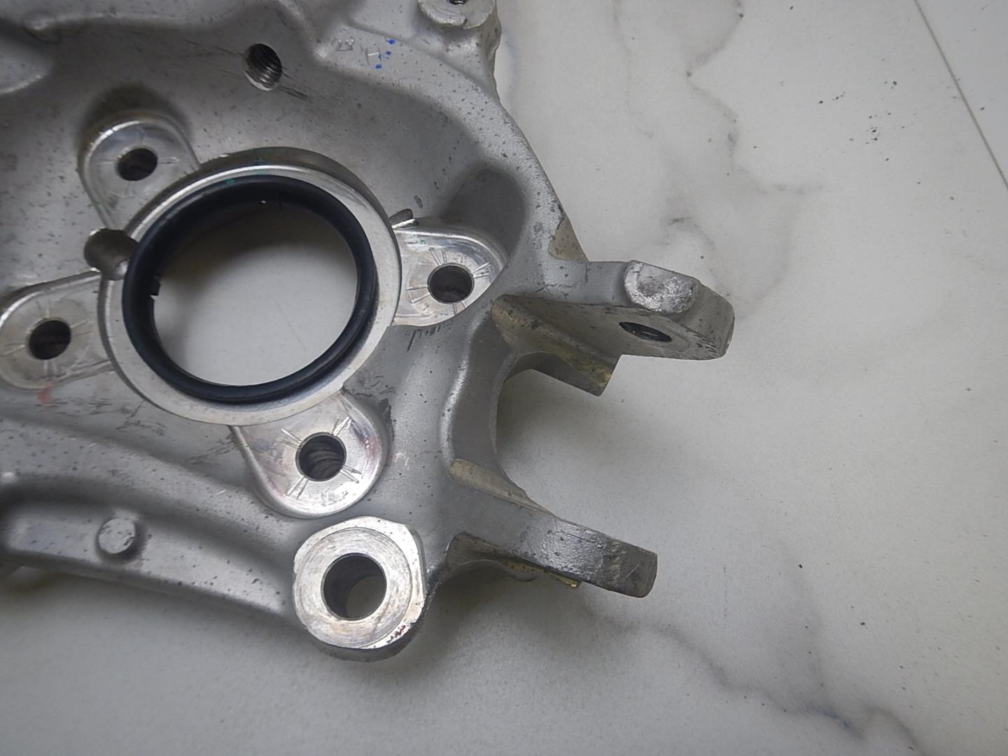 Кулак поворотный задний правый