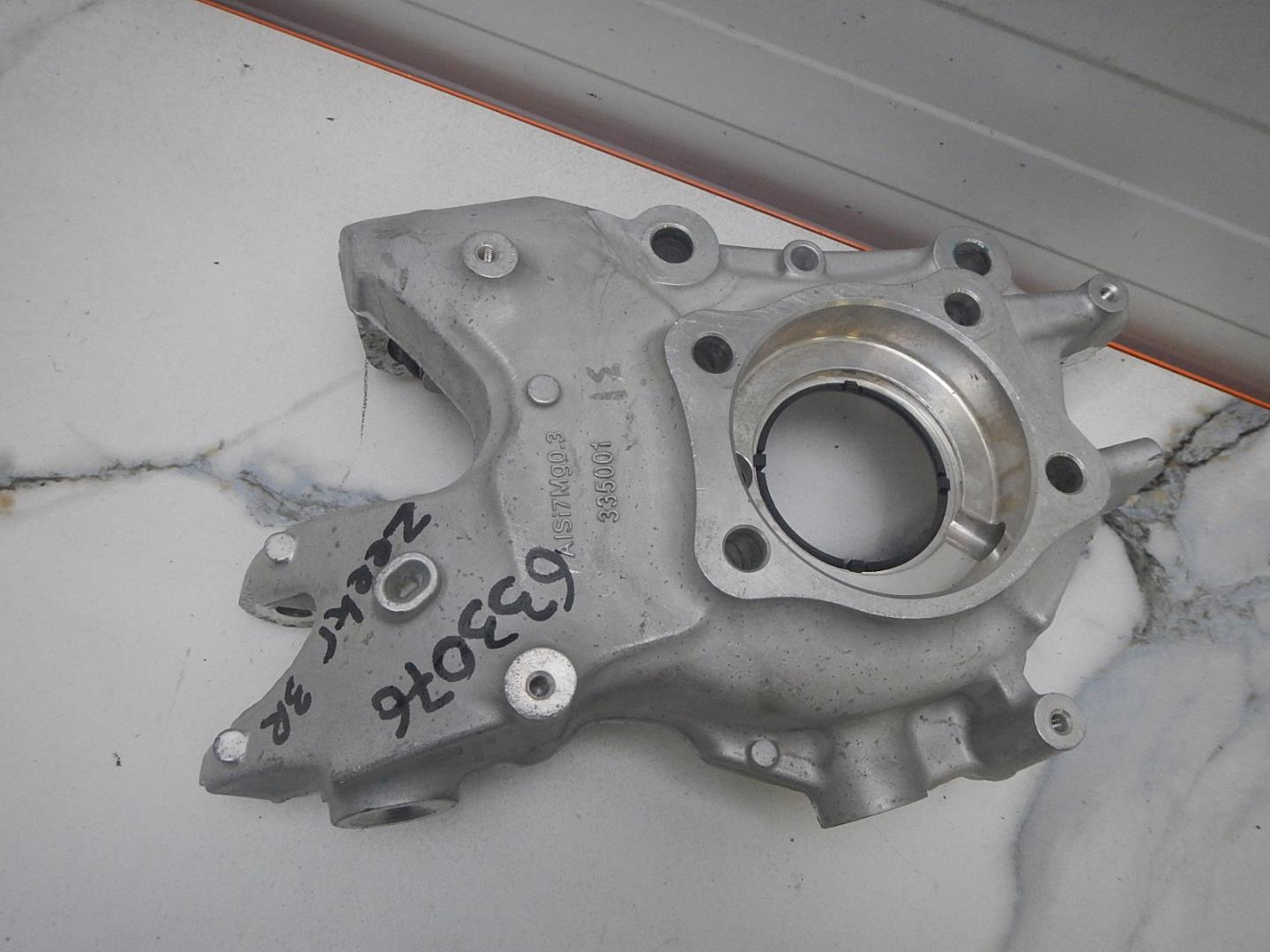 Кулак поворотный задний правый