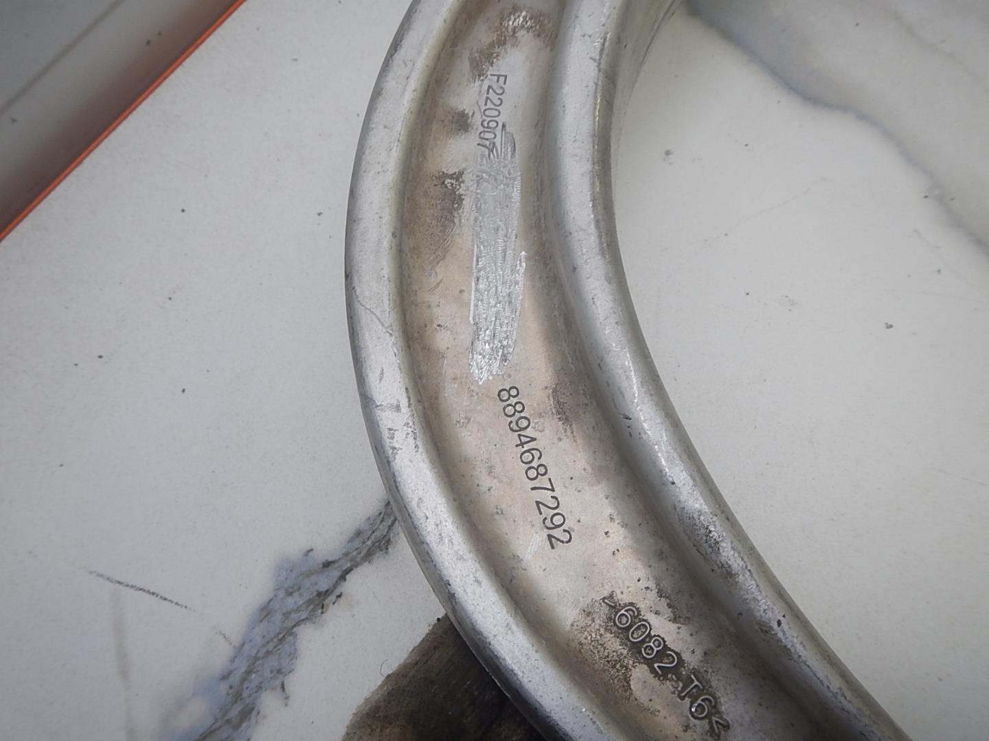 Рычаг передний правый