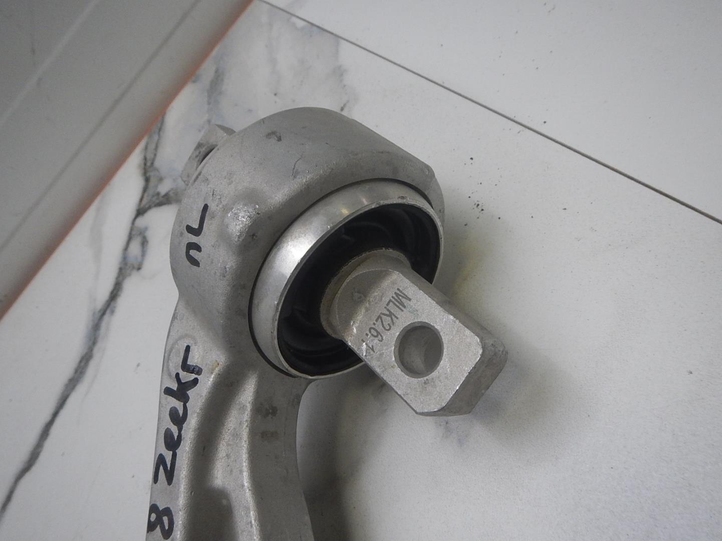 Рычаг передний левый