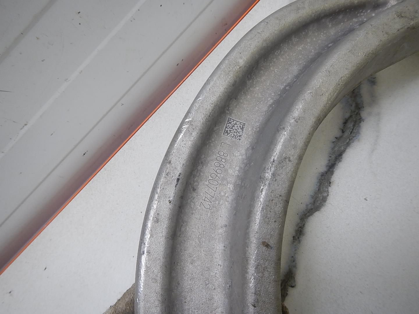 Рычаг передний левый