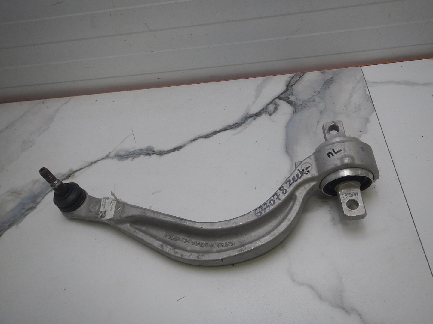 Рычаг передний левый