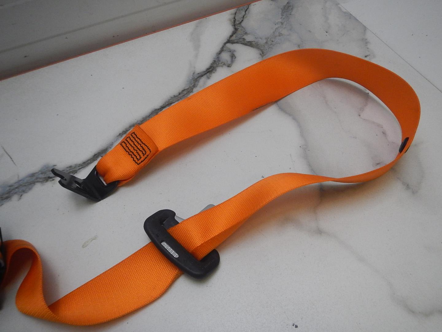 Ремень безопасности