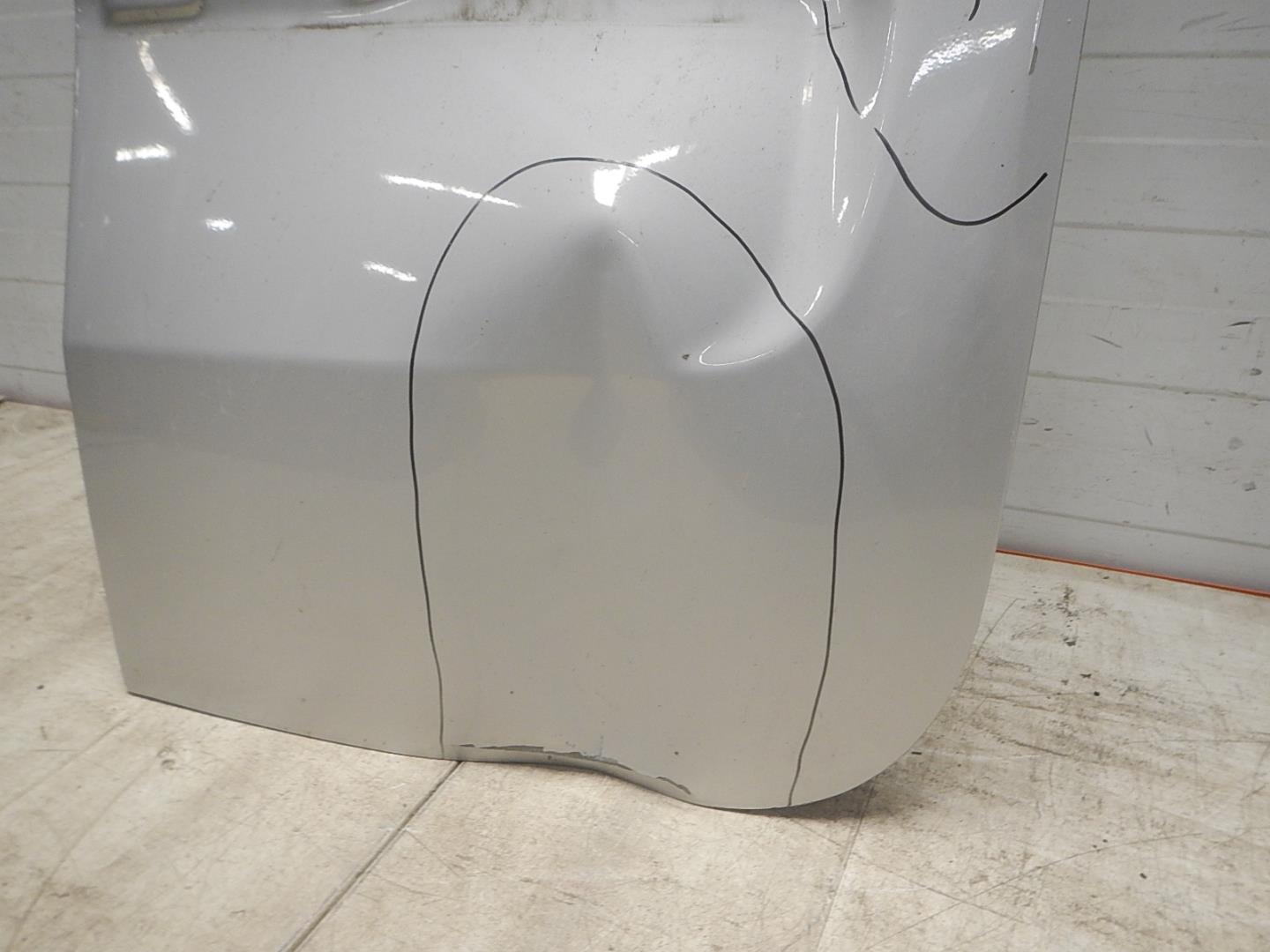 Дверь багажника правая