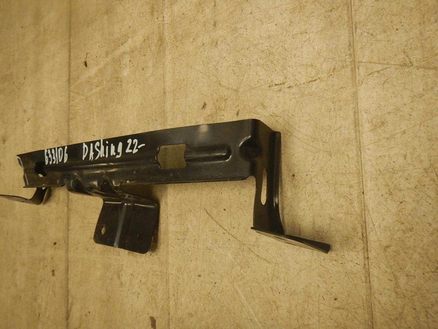 Кронштейн переднего бампера