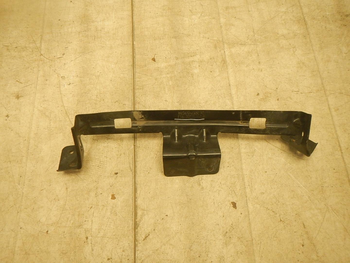 Кронштейн переднего бампера