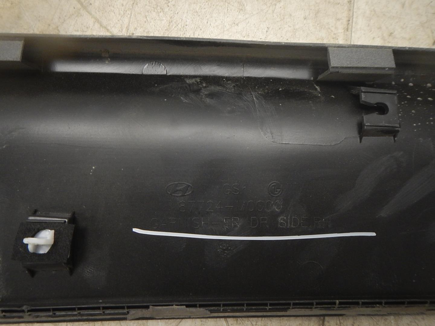 Молдинг передней правой двери