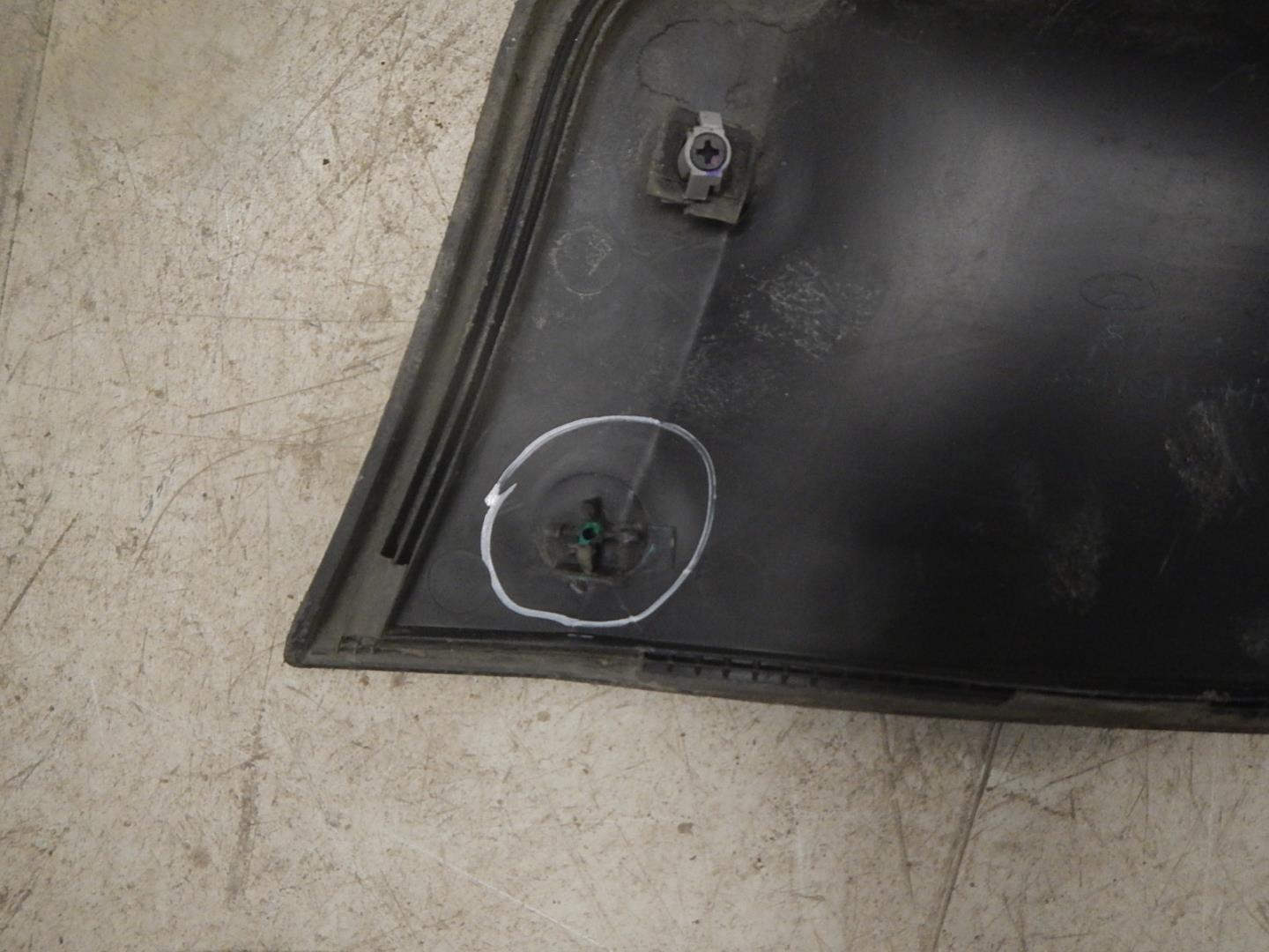 Молдинг задней правой двери