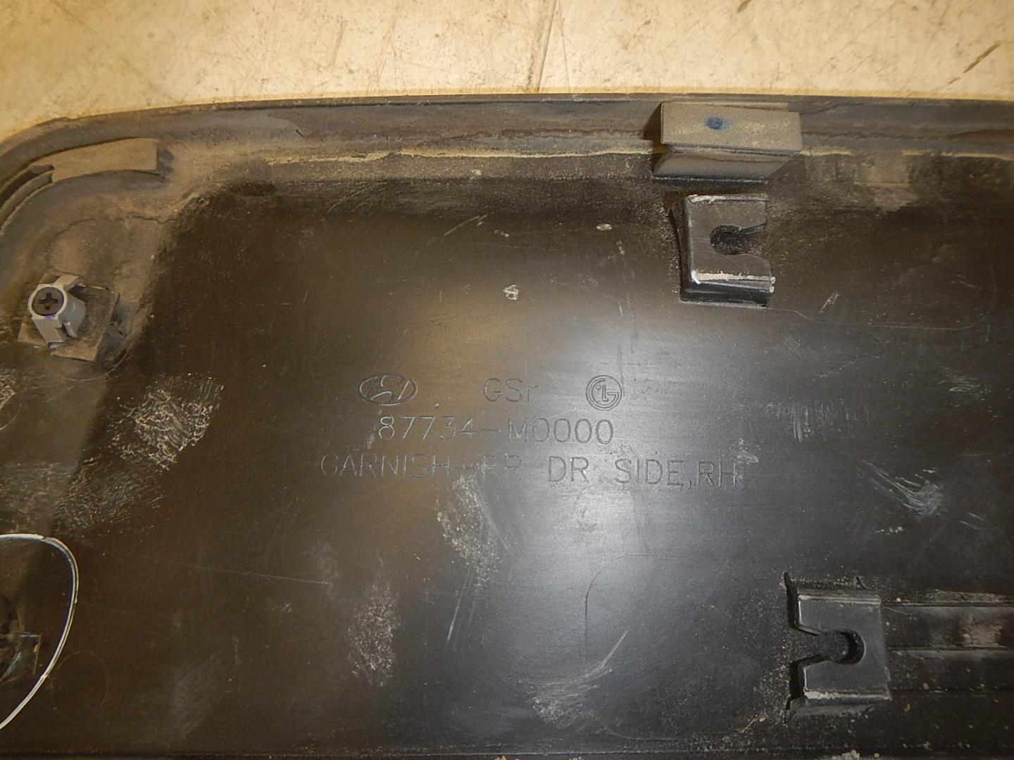 Молдинг задней правой двери