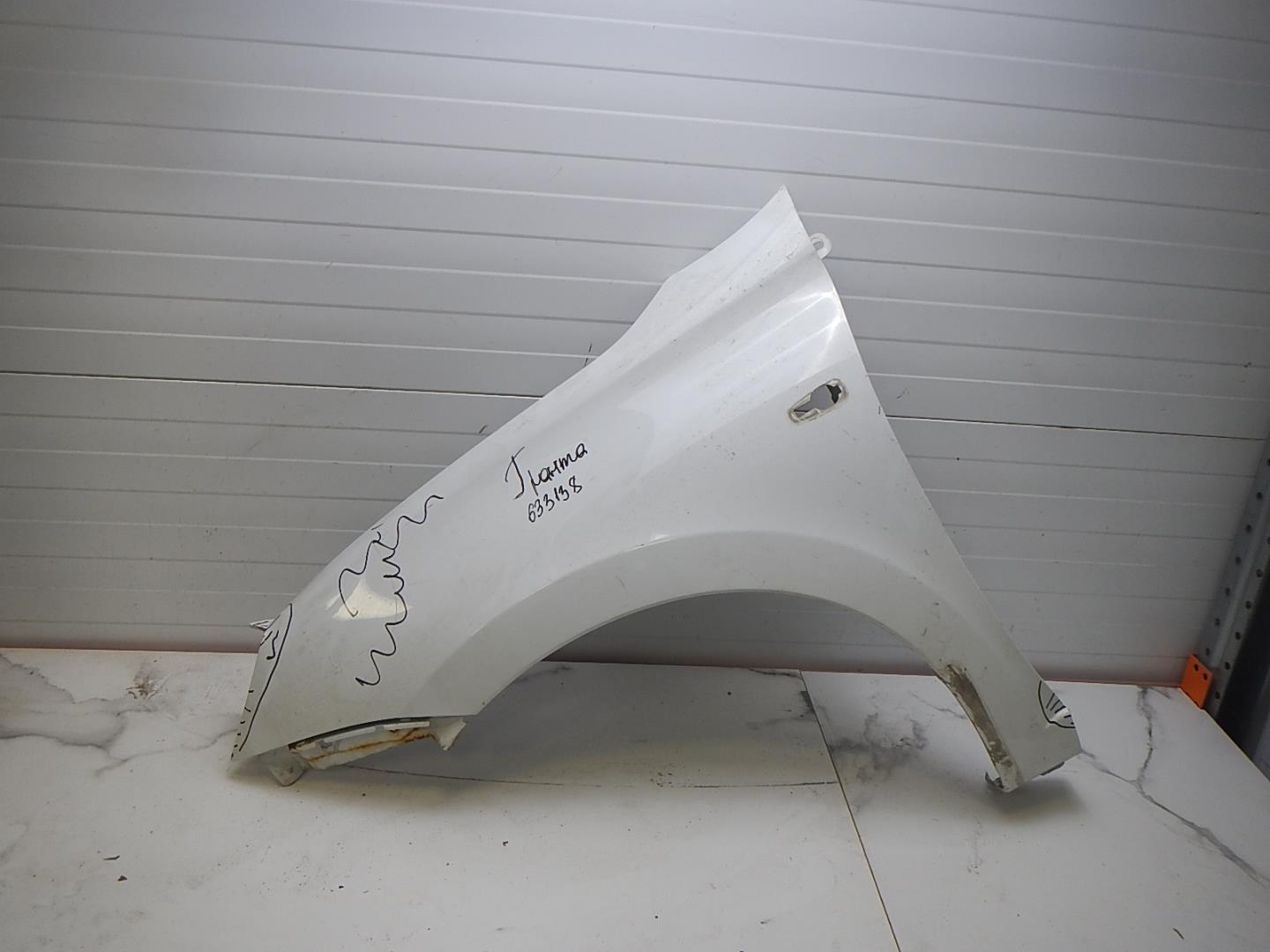 Крыло переднее левое