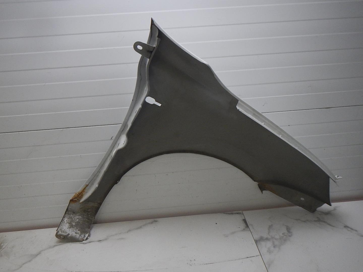 Крыло переднее левое