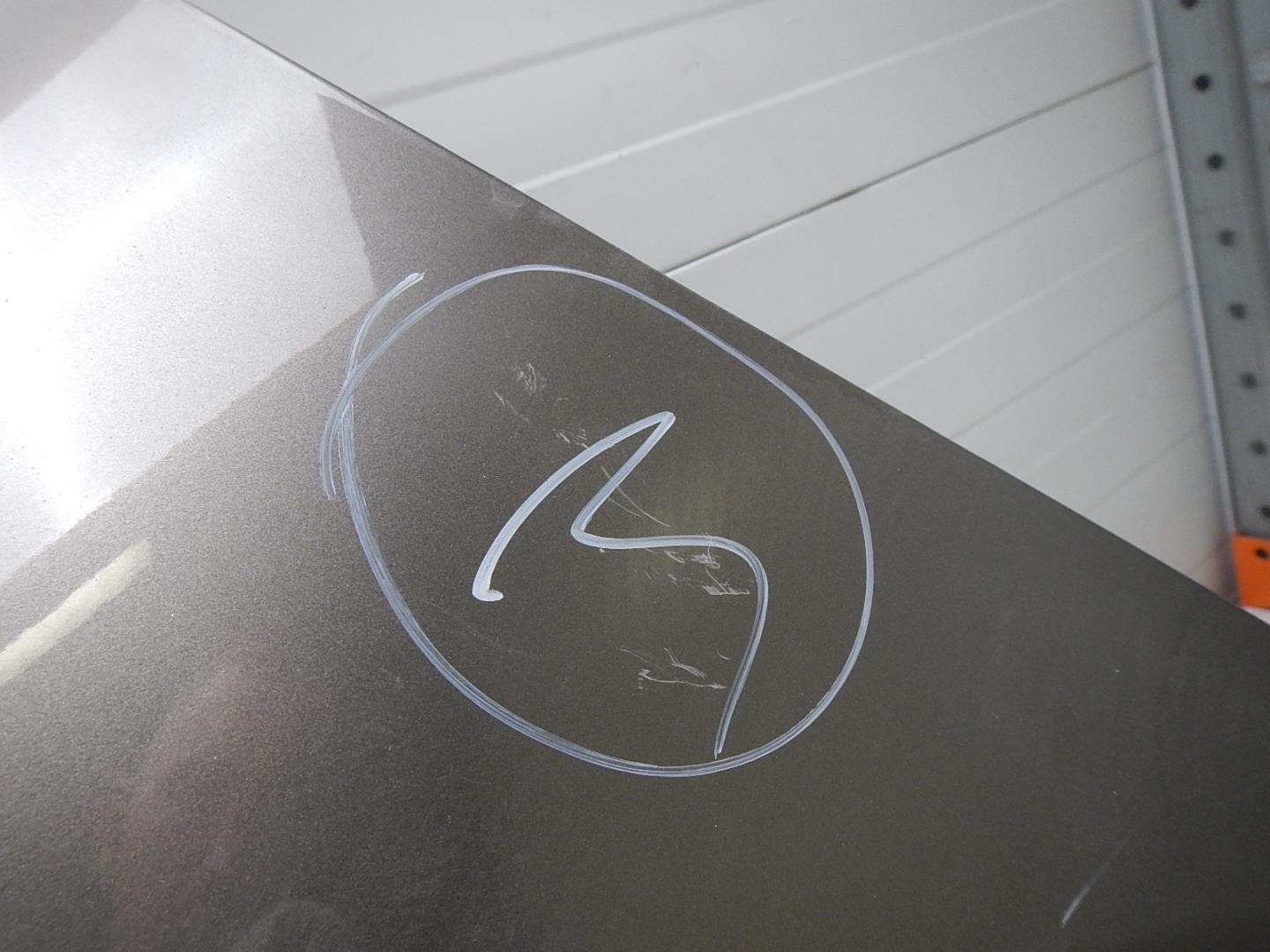 Крыло переднее левое