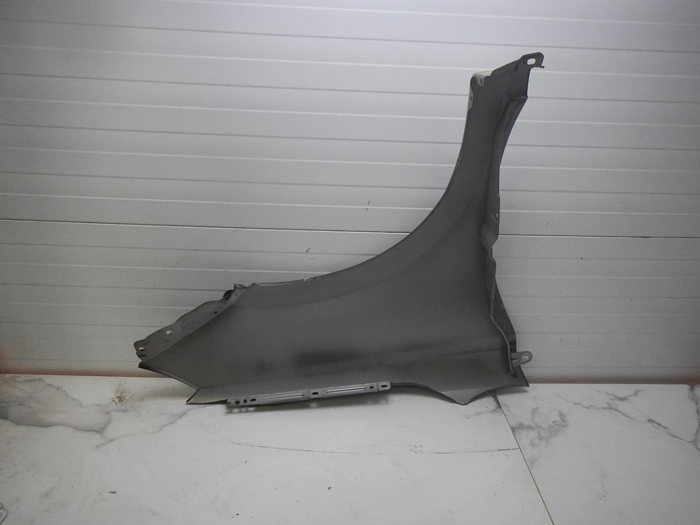 Крыло переднее левое