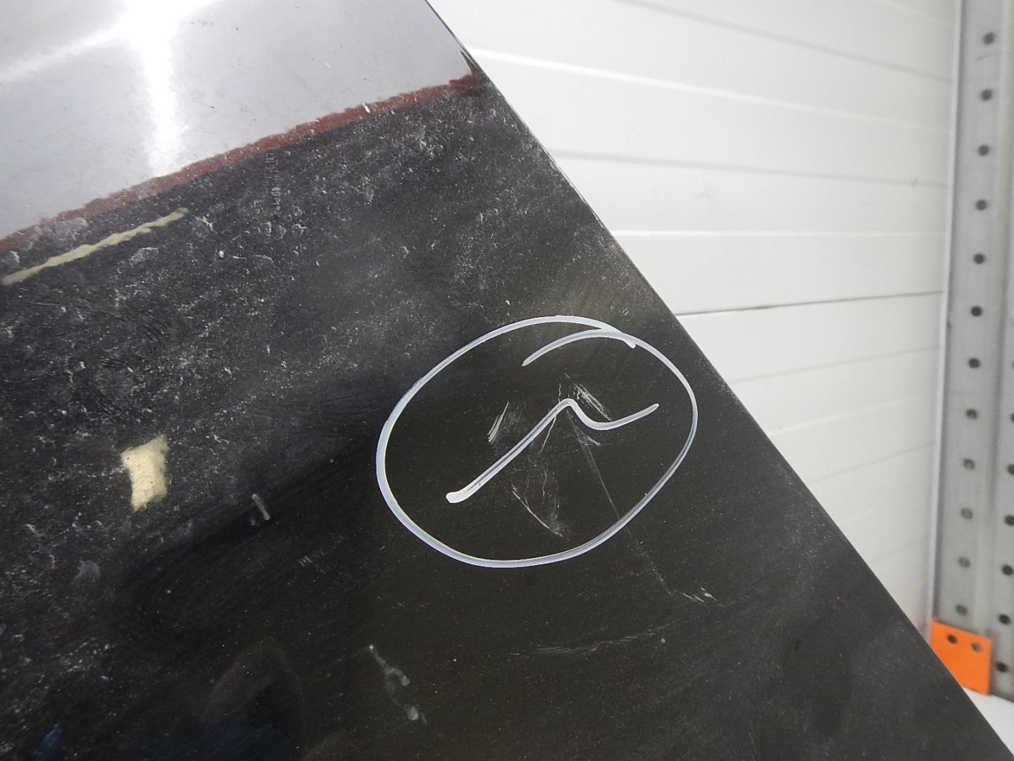 Крыло переднее левое