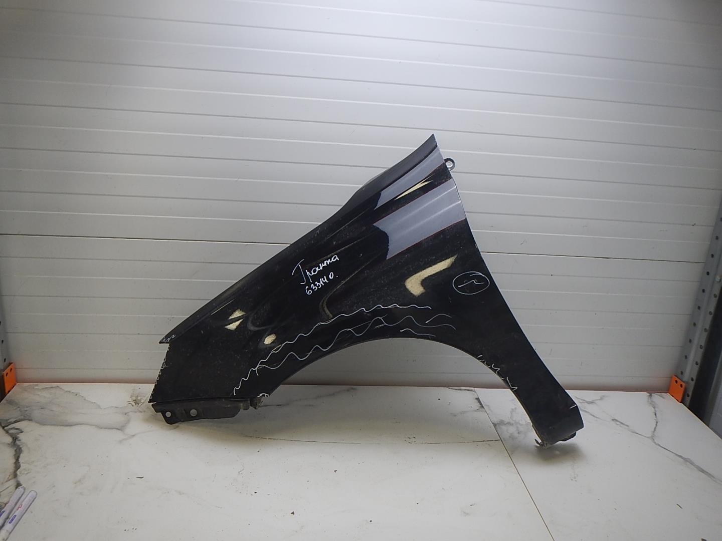 Крыло переднее левое