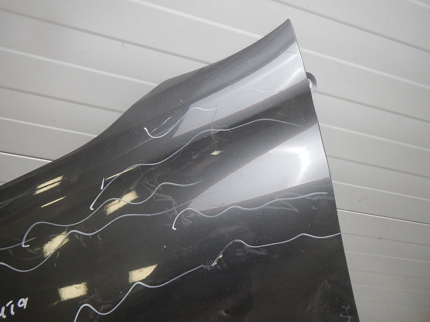 Крыло переднее левое