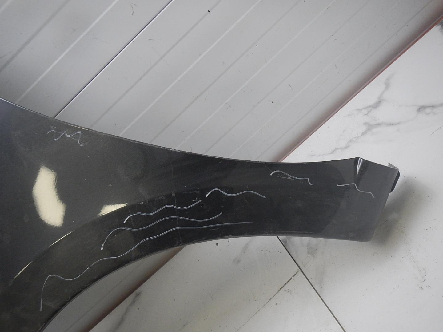 Крыло переднее левое