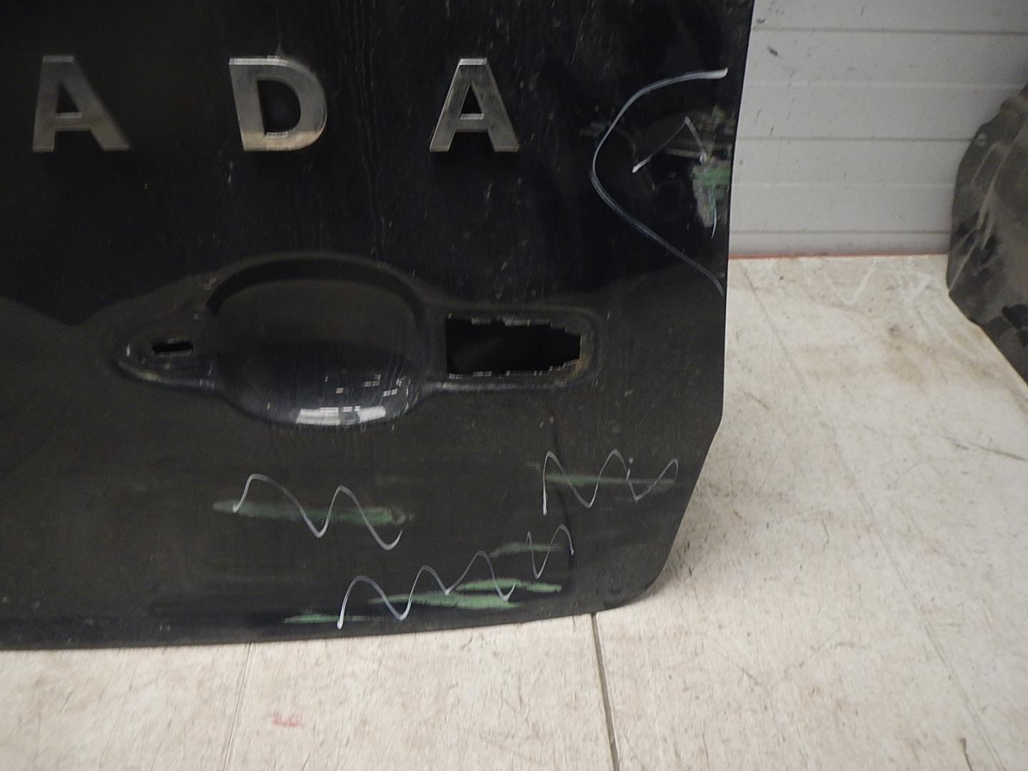 Дверь багажника