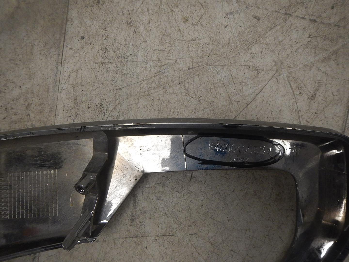 Молдинг переднего бампера правый