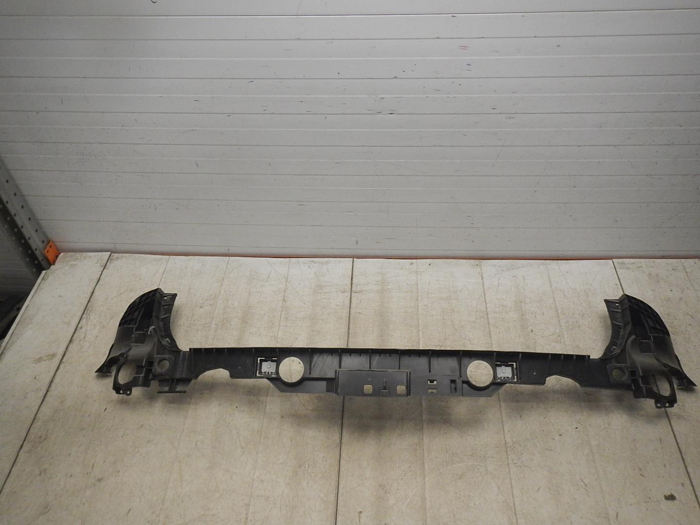 Кронштейн заднего бампера