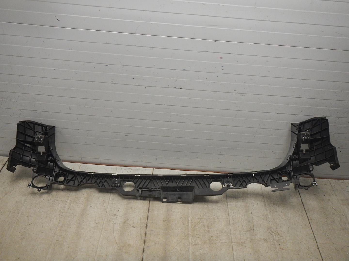 Кронштейн заднего бампера