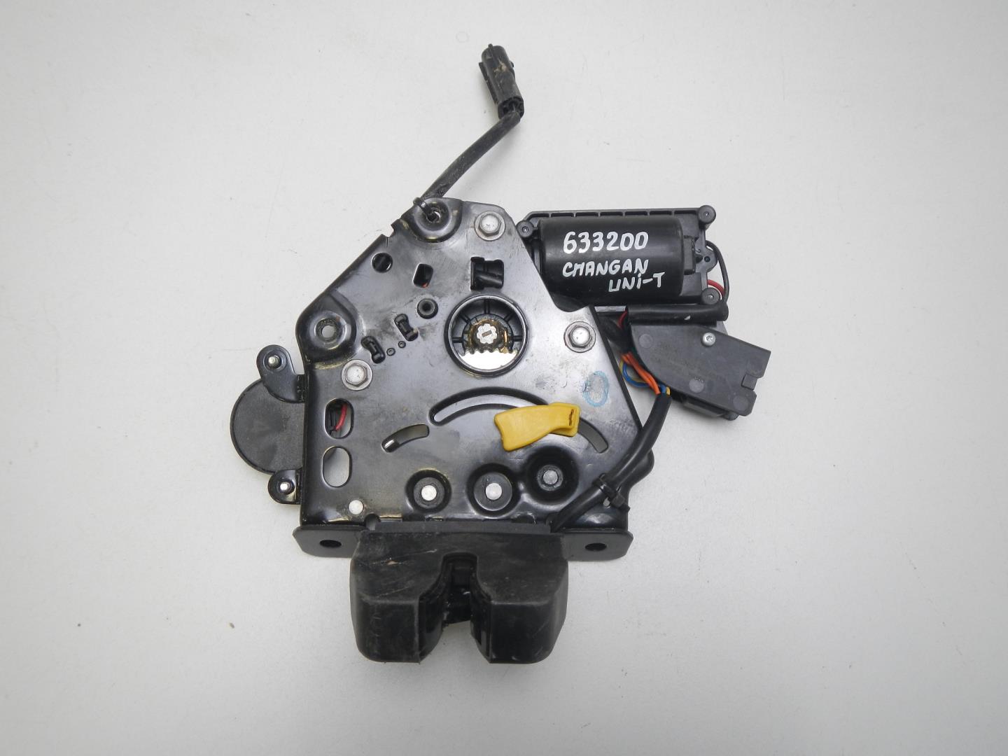 Замок багажника