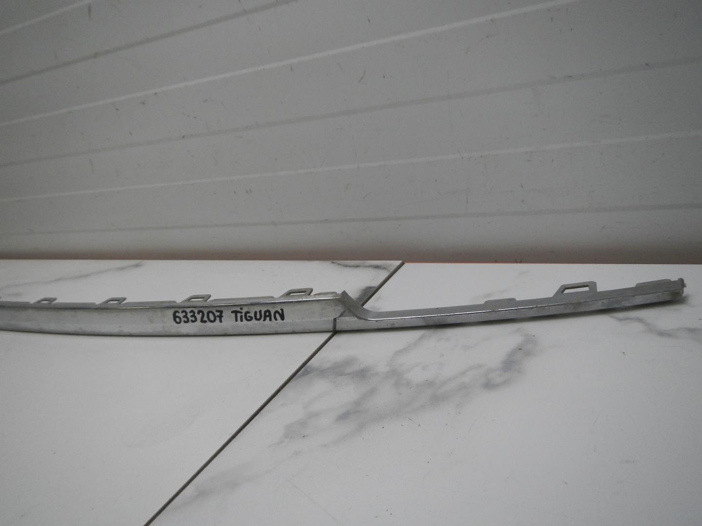 Молдинг заднего бампера