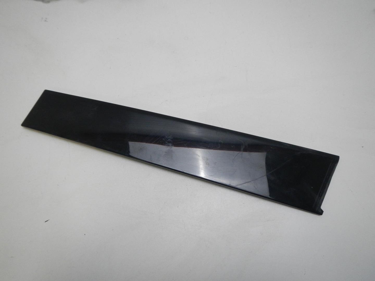 Накладка двери передней правой