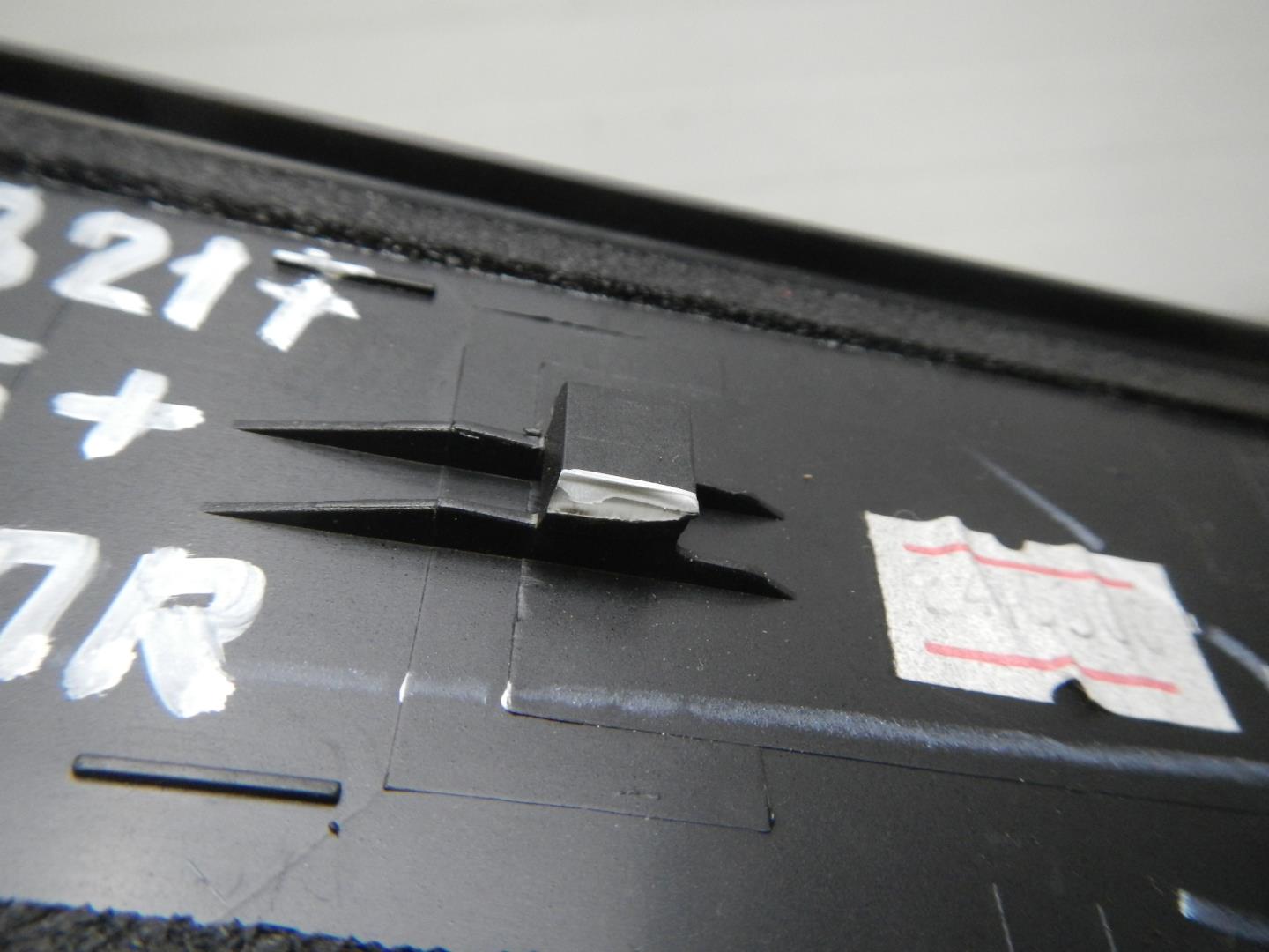 Накладка двери передней правой