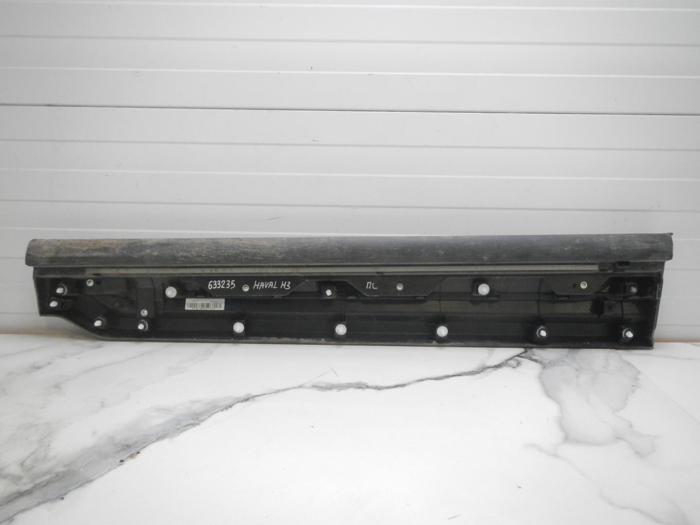 Молдинг передней левой двери