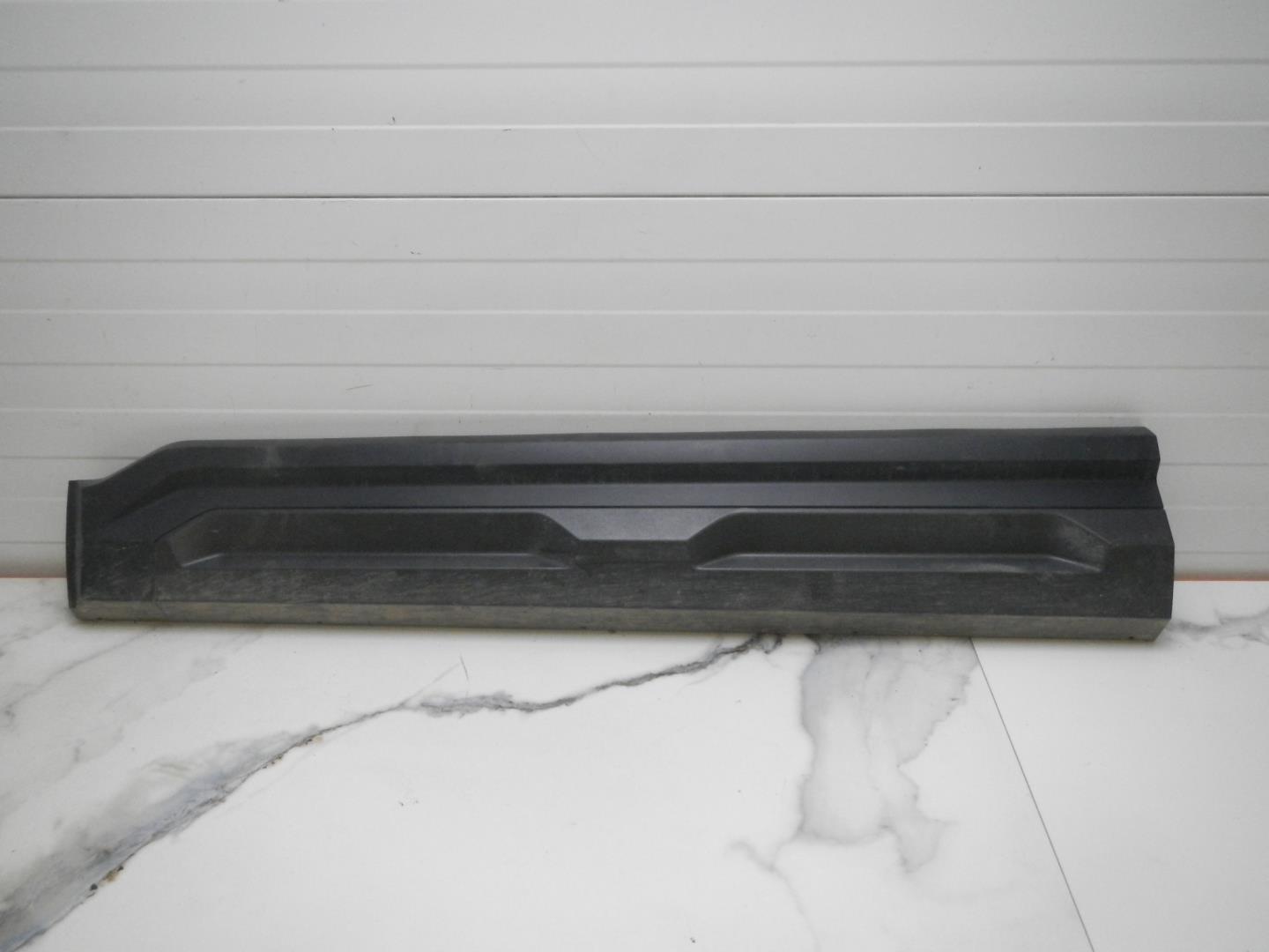 Молдинг передней левой двери