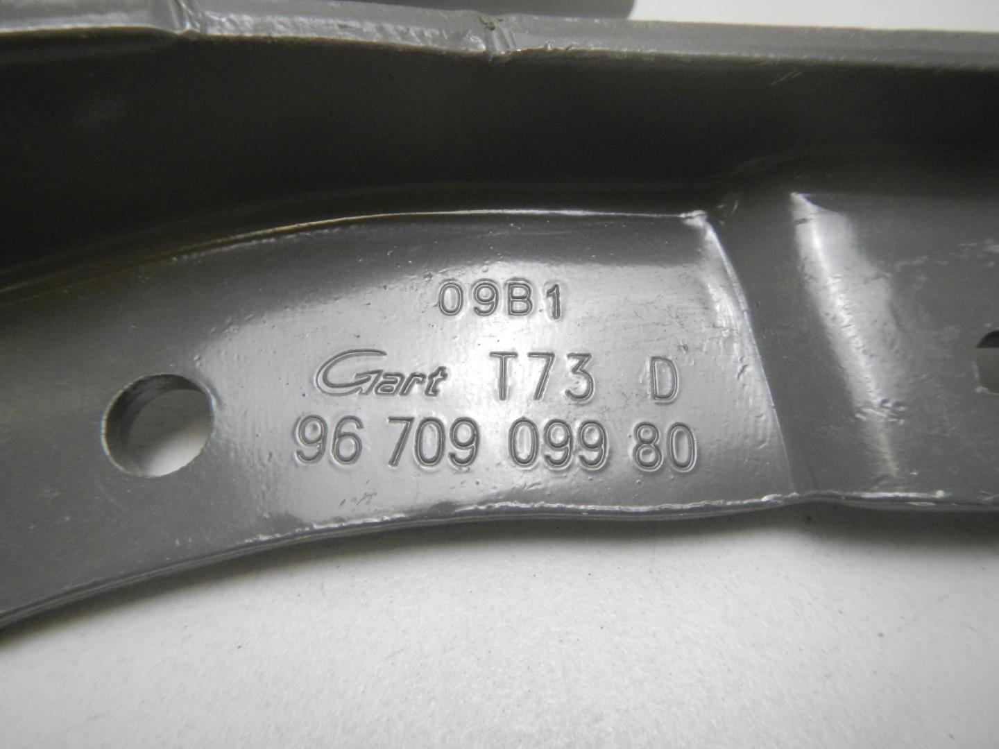 Петля капота правая