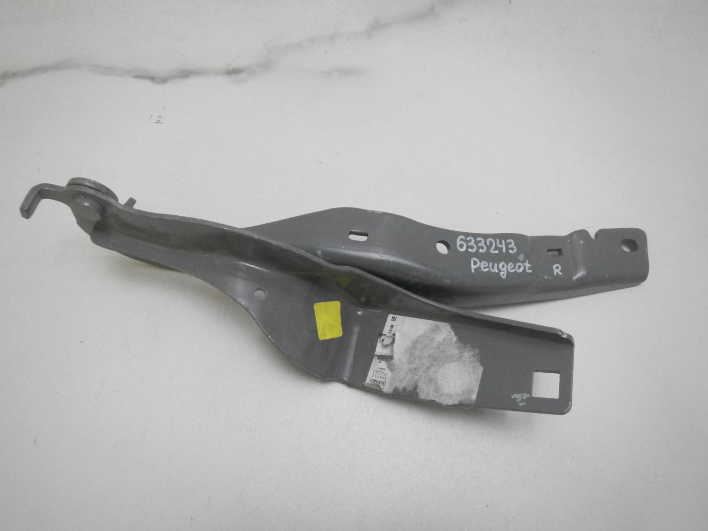 Петля капота правая