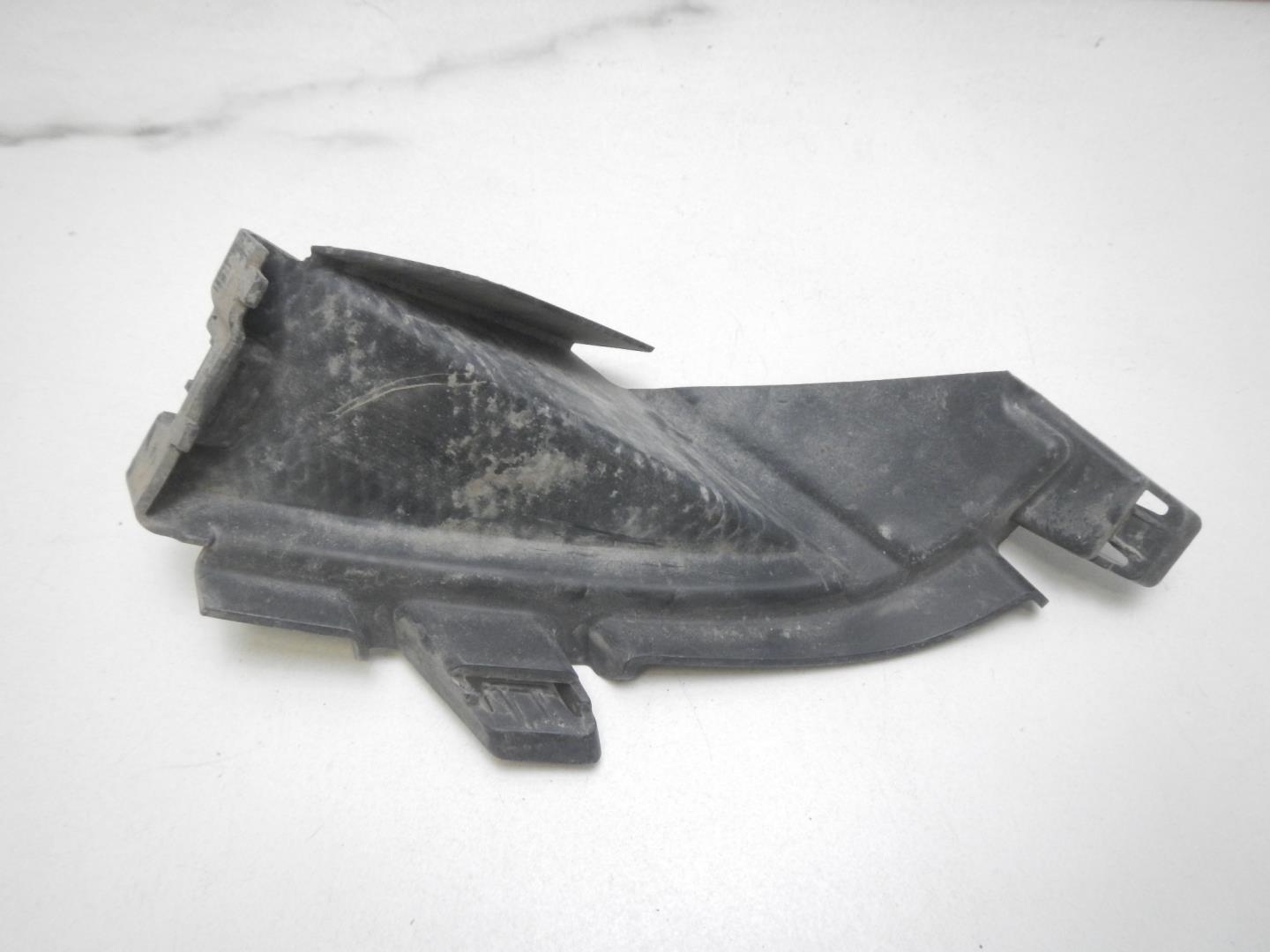 Воздуховод радиатора левый