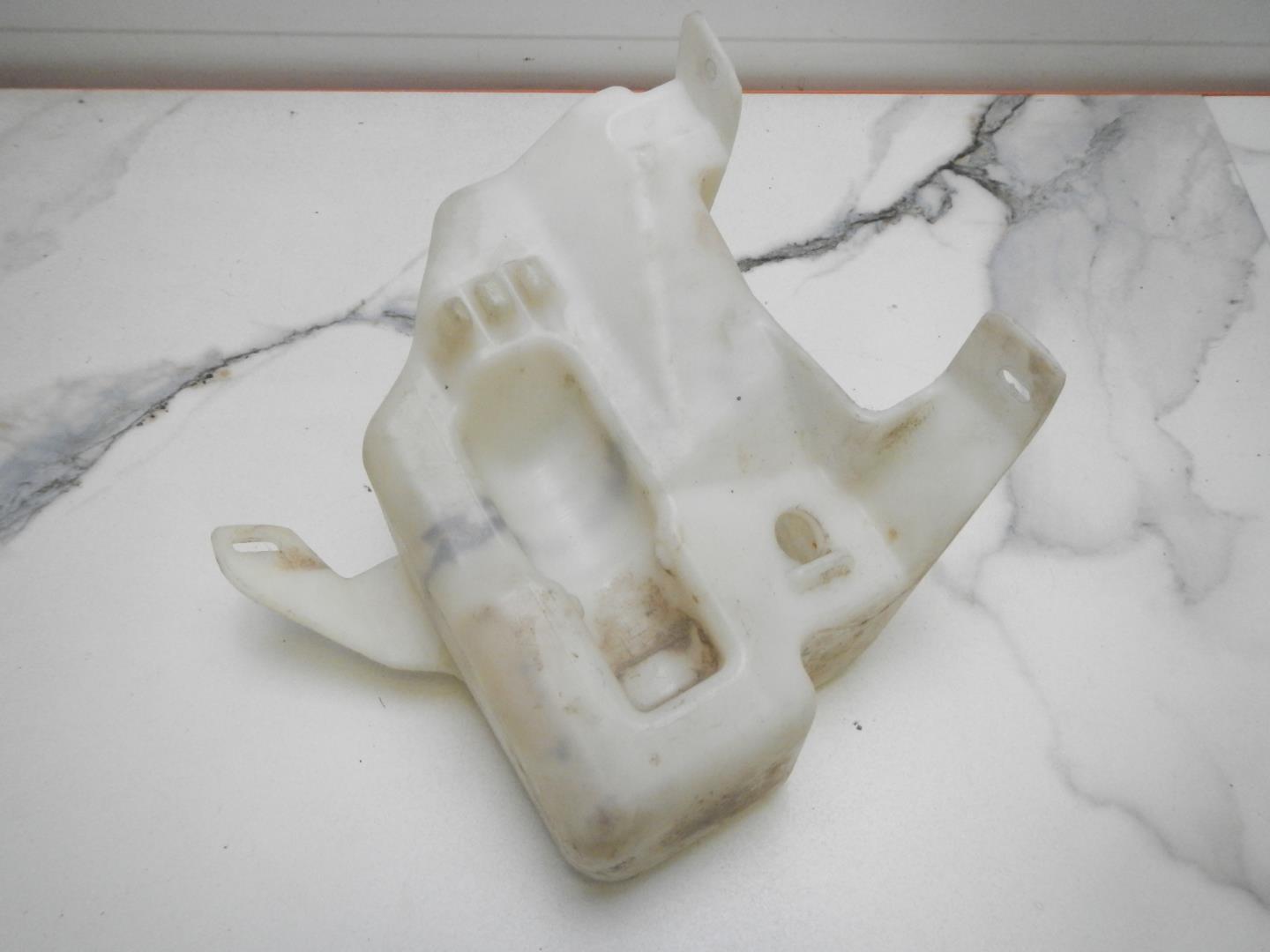 Бачок омывателя лобового стекла